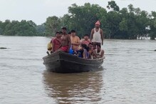 নৌকাতেই আশ্রয়, ঘাটালে পানীয় জলের জন্য হাহাকার, দেখুন ভিডিও নৌকাতেই আশ্রয়, ঘাটালে পানীয় জলের জন্য হাহাকার, দেখুন ভিডিও