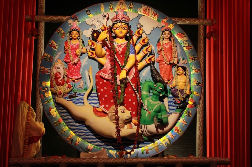 • ষষ্ঠী – ষষ্ঠী তিথি আরম্ভ – বাংলার – ২৪ আশ্বিন, সোমবার। ইং – ১১ অক্টোবর, সোমবার। সময় – প্রাতঃ ৬ টা ২৩ মিনিট ০৮ সেকেন্ড। ষষ্ঠী তিথি শেষ – বাংলার – ২৪ আশ্বিন সোমবার। ইং – ১১ অক্টোবর, সোমবার। সময় – রাত্রি শেষ ৪ টে ০৩ মিনিট ০৪ সেকেন্ড। শ্রী শ্রী শারদীয়া দুর্গাদেবীর ষষ্ঠাদি কল্পারম্ভ ও ষষ্ঠী বিহিত পূজা প্রসস্তা। 