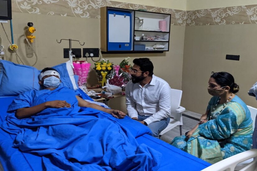এই মুহূর্তে সুদীপ এবং জয়া এসএসকেএম হাসপাতালে ভর্তি। সম্প্রতি মমতা বন্দ্যোপাধ্যায় তাঁদের সঙ্গে দেখা করে গিয়েছেন। দেখা করেছেন অনুব্রত মণ্ডল। আজ জুন মালিয়া রাজ চক্রবর্তী ও তাদের সঙ্গে দেখা করলেন।
