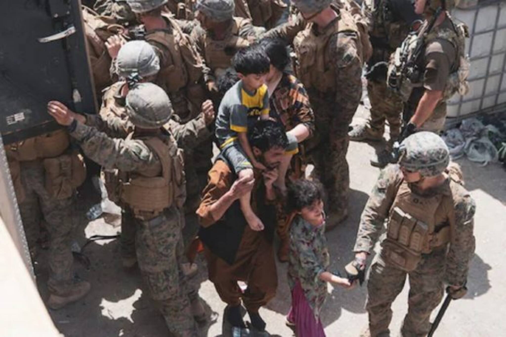 বিস্ফোরক বোঝাই জঙ্গিদের গাড়িতে মার্কিন ড্রোন হামলা! রক্ষা পেল কাবুল বিমানবন্দর