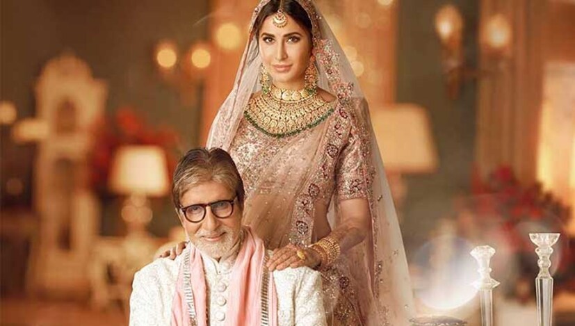 এই জায়গায় এসে অবধারিত ভাবে একটা প্রশ্ন দেখা দেয়- ছবিতে কি তাহলে অমিতাভ বচ্চন থাকছেন অতিথি-শিল্পী হিসাবে? সেটা এখনও স্পষ্ট ভাবে জানা যাচ্ছে না। তবে আভাসে-ইঙ্গিতে বালকির ঘনিষ্ঠ এক সূত্র এটুকু বলে রেখেছেন যে চিত্রনাট্যে তাঁর উপস্থিতি খুব বেশিক্ষণের জন্য থাকবে না, বলা ভালো, ছবির পুরোটা জুড়ে অমিতাভ বচ্চনকে দেখা যাবে না! বাকি খবর যথাসময়ে পাওয়া যাবে, এছাড়া আপাতত আর কী বা বলার থাকতে পারে!