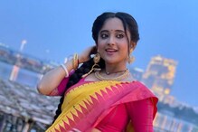 সাদা কালো চাপা পোশাকের সঙ্গে কানে বড় ঝোলা দুল, অন্য সাজেও মিঠাই আবেদনময়ী সাদা কালো চাপা পোশাকের সঙ্গে কানে বড় ঝোলা দুল, অন্য সাজেও মিঠাই আবেদনময়ী