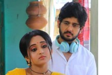 হাল্কা সাজে চিতৈ পিঠে থেকে শাড়ি ও কেতার জুতোয় ঘনিষ্ঠ নাচ, মিঠাই অপ্রতিরোধ্য হাল্কা সাজে চিতৈ পিঠে থেকে শাড়ি ও কেতার জুতোয় ঘনিষ্ঠ নাচ, মিঠাই অপ্রতিরোধ্য