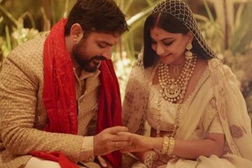 পরিবারের নতুন সদস্য অনিলকন্যা রিয়ার বিয়ের আমন্ত্রণপত্রে! আবিষ্কার জ্যাকিপত্নীর