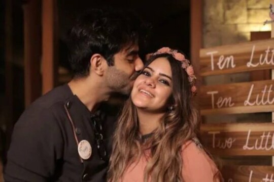 তাঁদের অভিনন্দিত করেছেন ইন্ডাস্ট্রির অনেকেই