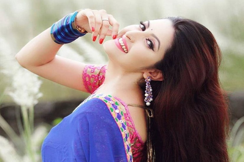 নিষিদ্ধ বিদেশি মাদক রাখা-সহ একগুচ্ছ মামলায় বাংলাদেশের হাজতে ঠাঁই হয়েছে অভিনেত্রী তথা মডেল পরীমনির (Pori Moni)। তাঁকে জিজ্ঞাসাবাদ করে একাধিক গুরুত্বপূর্ণ তথ্য পেয়েছে সেদেশের সিআইডি। বাংলাদেশের (Bangladesh) একাধিক উচ্চবিত্তের শারীরিক চাহিদা নাকি মেটাতে হয়েছে পরীমণিকে। লোকলজ্জার ভয়ে চুপ ছিলেন তিনি। সূত্রের খবর এমনই চাঞ্চল্যকর বয়ান দিয়েছেন এই মডেল-অভিনেত্রী।