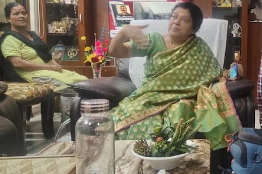 তৃণমূলে যোগ দিচ্ছেন শিখা মিত্র৷
