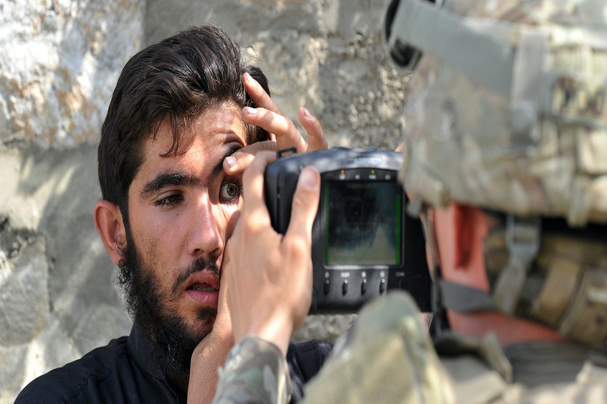 Biometric Taliban: তালিবানের হাতে বায়োমেট্রিক যন্ত্র ছেড়ে বিদায় মার্কিন সেনার