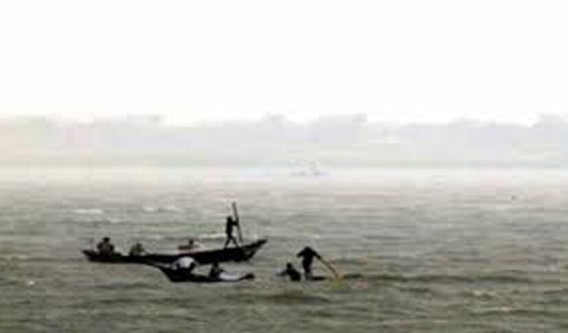 ব্রাহ্মণবাড়িয়ার জেলা প্রশাসক হায়াত-উদ-দৌলা খান ঘটনাস্থলে পৌঁছেছেন। নিহতদের পরিবারের জন্য আর্থিক সাহায্যও ঘোষণা করা হয়। জেলা প্রশাসক জানান, নিহতদের পরিবারগুলোকে ২০ হাজার করে টাকা দেওয়া হবে। এদিকে, দুর্ঘটনার কারণ অনুসন্ধান করতে তিন সদস্যের তদন্ত কমিটি গঠন করা হয়েছে। প্রত্যক্ষদর্শীরা জানাচ্ছেন, ধাক্কা দিয়েই দ্রুত সেখান থেকে পালিয়ে যায় ট্রলারটি।