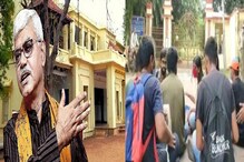 ৩৬ ঘণ্টা পার, এখনও বিশ্বভারতীর উপাচার্যের বাড়ি ঘেরাও পড়ুয়াদের! কেন? ৩৬ ঘণ্টা পার, এখনও বিশ্বভারতীর উপাচার্যের বাড়ি ঘেরাও পড়ুয়াদের! কেন?