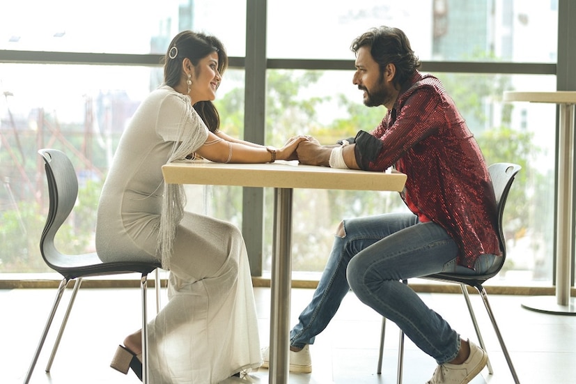 • ‘ইষ্টি কুটুম’ (Isti Kutum)-খ্যাত বাহামণি ওরফে রণিতা দাস (Ranita Das)-কে কে না চেনেন । একটি ডান্স রিয়্যালিটি শো দিয়ে ইন্ডাস্ট্রিতে তাঁর যাত্রা শুরু হয়েছিল । ‘বাহামণি’ চরিত্রটিকে জনপ্রিয়তার শিখরে পৌঁছে দিয়েছিলেন এক সময় । তারপর টেলিভিশন থেকে দীর্ঘ বিরতি । ফের তিনি ফিরছেন পর্দায় । এই প্রথমবার তাঁকে দেখা যাবে ওয়েব সিরিজে ।