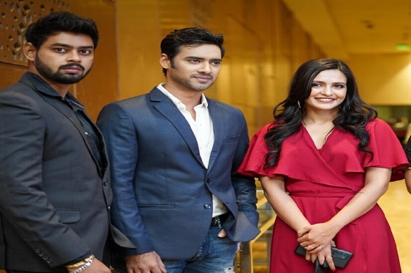 *রেস্তোরাঁ, ক্যাফে, হাসপাতাল, ট্যুর অ্যান্ড ট্র্যাভেল...এই শিল্পগুলির সঙ্গে যুক্ত বহু মানুষ৷ প্রচুর লোক রুটি-রোজগারের পথ হিসেবে বেছে নিয়েছেন এই সব শিল্পকে৷ এদের মধ্যে থেকে বাছাই করা কয়েকজনকে জানানো হল সম্মান, যার নাম অ্যাচিভার্স হসপিট্যালিটি অ্যাওয়ার্ডস৷ 