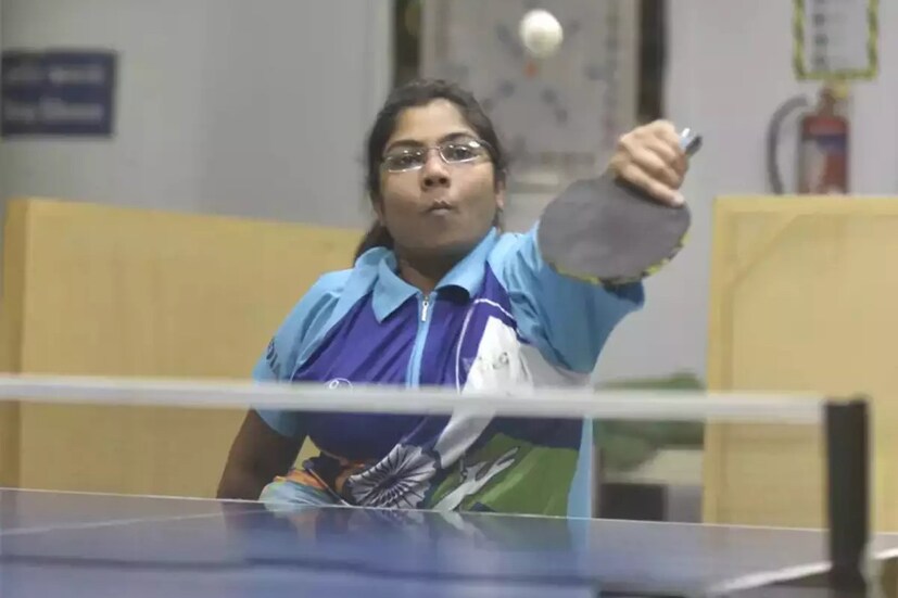 অলিম্পিক্সের মঞ্চে চিনাদের হারানো কঠিন কাজ। আর সেই কঠিন কাজটাই করে দেখালেন ভাবিনা। ভারতের এই টেবিল টেনিস খেলোয়াড় বলছিলেন, ছোট থেকেই ভাবতাম, আমাকে বড় কিছু করে দেখাতে হবে। নিজেক প্রতিবন্ধী বলে কখনও মেনে নিইনি। আসলে খেলাধূলা যতটা শারীরিক, ততটাই মানসিক।