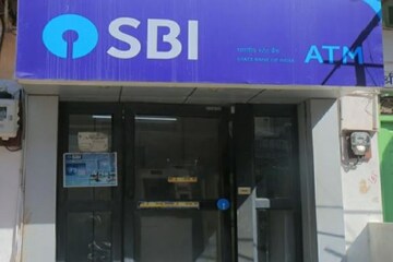 SBI গ্রাহকরা নজর দিন!তাড়াতাড়ি এই কাজটি সেরে না নিলে বন্ধ হবে ব্যাঙ্ক পরিষবা