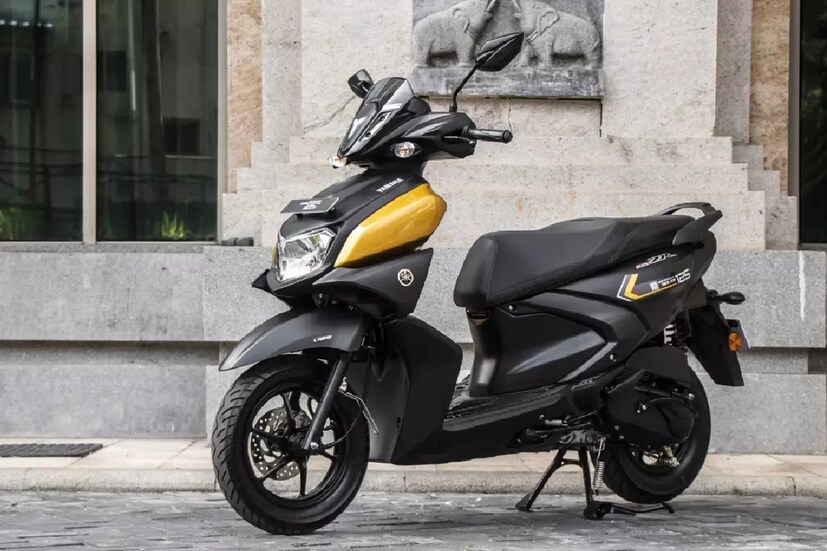 দিনকয়েক আগেই Yamaha Fascino 125 স্কুটি হাইব্রিড এফআই ইঞ্জিন সমেত লঞ্চ করেছে। ফলে এই স্কুটারের অ্যাক্সিলারেশন ও মাইলেজ আগের থেকে ভাল হয়েছে বলে সংস্থার তরফে দাবি করা হয়েছে। আর Yamaha Ray ZR এমনিতেই বেশ জনপ্রিয়। সংস্থা দাবি করে, এই স্কুটার সর্বোচ্চ ৬৬ কিমি প্রতি লিটার মাইলেজ দিতে পারে। 