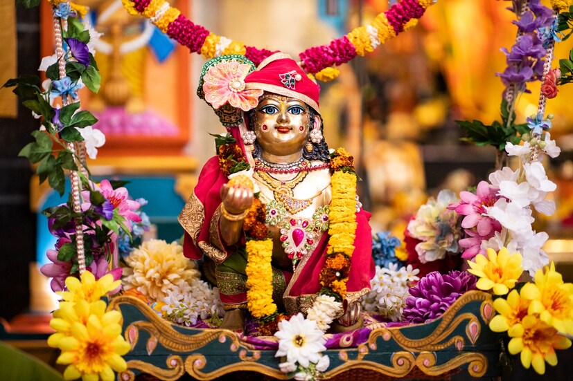 • জন্মাষ্টমীর পুজো শুরু হবে অষ্টমী লাগার পর ৷ এ বছর ইংরাজির ৩০ অগস্ট পড়েছে জন্মাষ্টমী ৷ যা শেষ হচ্ছে ৩১ অগাস্ট মঙ্গলবার সকাল ৯টা বেজে ৪৪ মিনিটে। অষ্টমী তিথি শেষ হচ্ছে সোমবার রাত ১ টা ৫৯ মিনিটে৷
