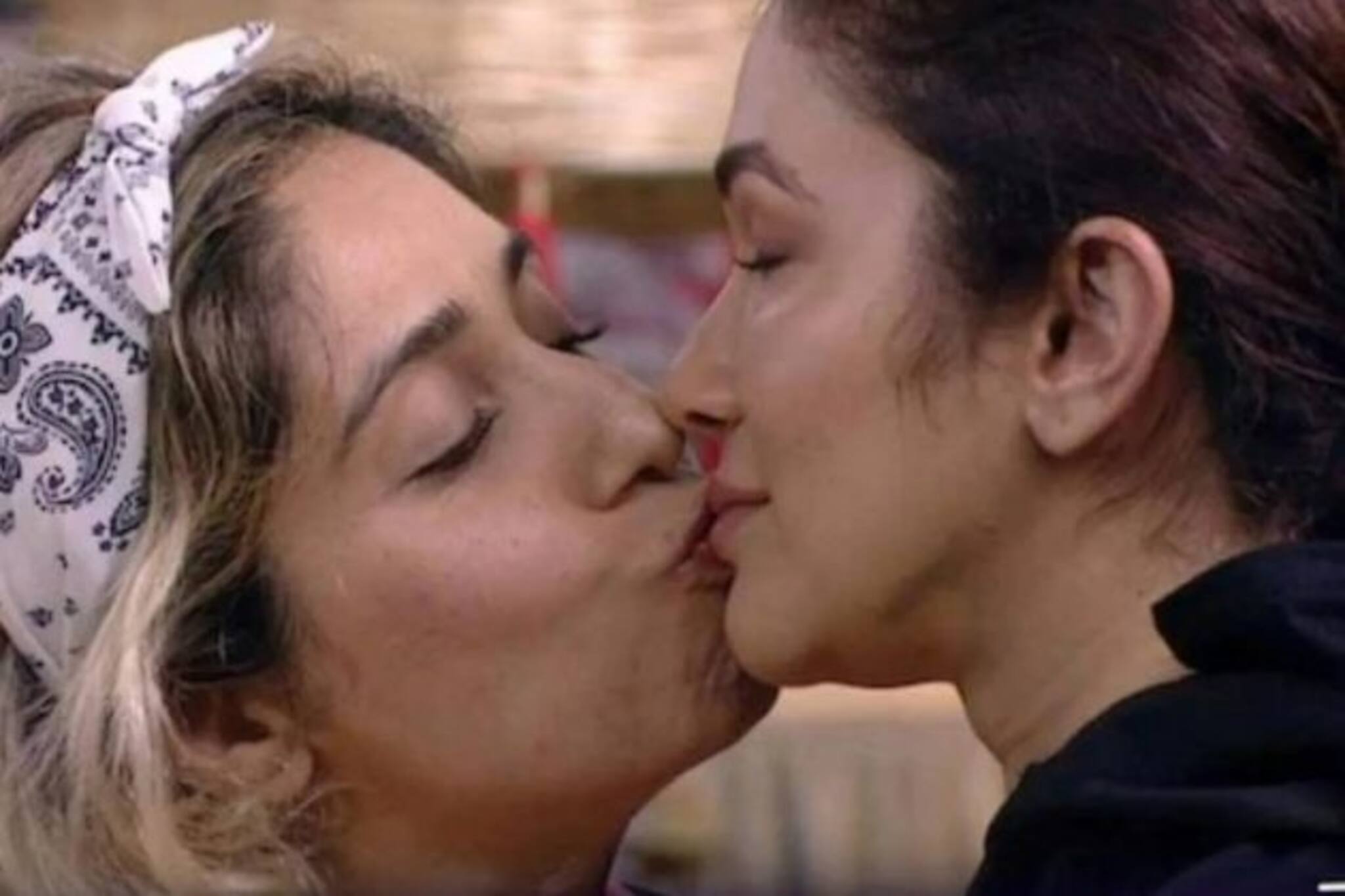 Bigg Boss OTT: বিগবসের দুই প্রতিযোগী নেহা এবং রিধিমার ঘনিষ্ঠ মুহূর্তের ভিডিও ভাইরাল!