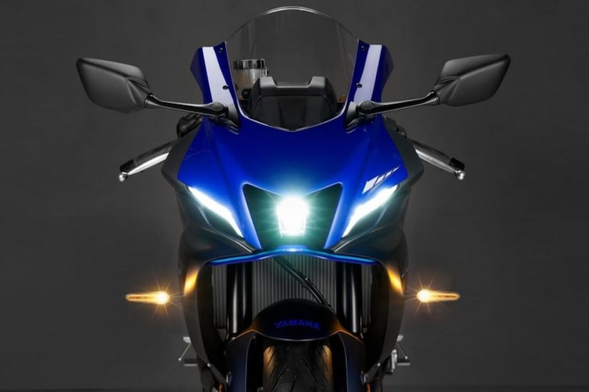 Yamaha R15 সিরিজের প্রতিটি মডেল এমনিতেই ভারতে ব্যাপক জনপ্রিয় হয়েছে। বাইকপ্রেমীদের প্রশ্ন ছিল, R15-এর ভার্সন ফোর কবে লঞ্চ করবে ইয়ামাহা! আর বেশি দেরি নেই।