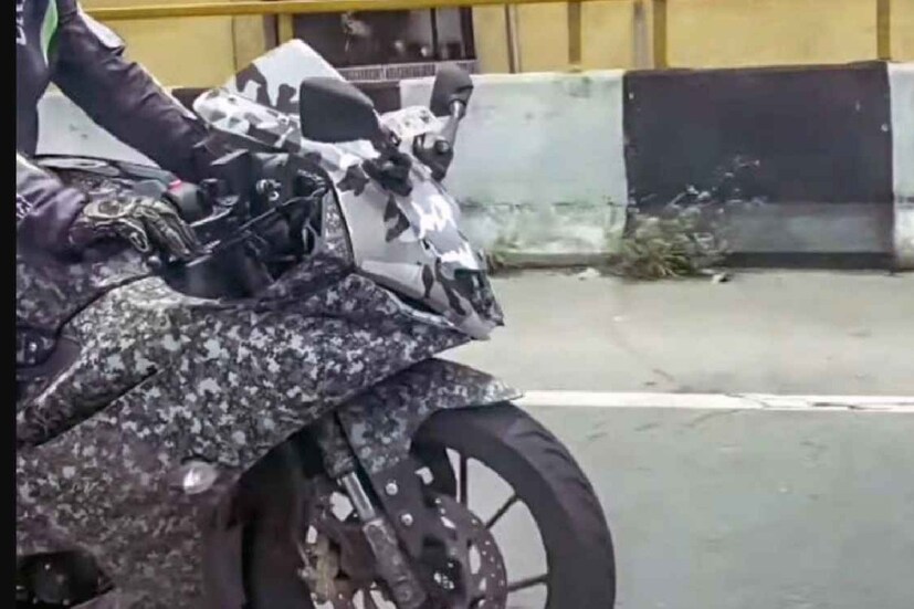 ইয়ামাহার এন্ট্রি লেভেল স্পোর্টস বাইক হিসাবে এমনতিেই আরওয়ানফাইভ বেশ জনপ্রিয়। আরওয়ানফাইভএম-এ দুটি স্লিক এলইডি ডিআরএল থাকবে বলে জানা যাচ্ছে।