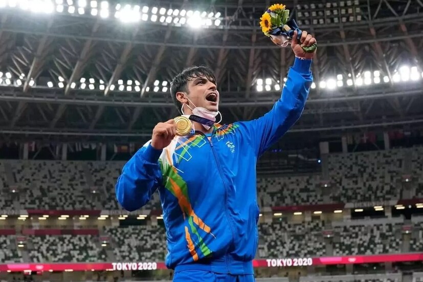 নীরজ জ্যাভেলিন থ্রো-এর কিছু রেকর্ডিং বাবাকে দেখাতেন। তবে জ্যাভেলিন থ্রো খেলাটা একেবারেই বুঝতেন না সতীশ কুমার। নীরজের কোচ জিতেন্দ্র বলছিলেন, সতীশ কুমার কখনও ছেলের খেলা দেখতে শিবাজী স্টেডিয়ামে যাননি। 
