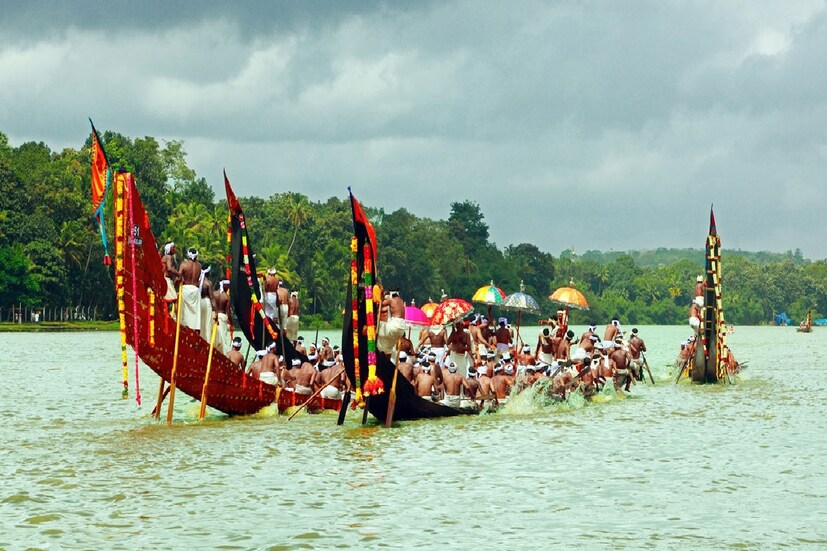 *গত ২৪ ঘণ্টায় ১,৬৫,২৩৩ জনের লালারসের নমুনা পরীক্ষা করা হয়। এতদিনে কেরলে ৩,০৬,১৯,০৪৬ জনের করোনা পরীক্ষা হয়েছে। ২৪ ঘণ্টায় করোনা মুক্ত হয়েছেন ২০,২৭১ জন। অ্যাক্টিভ কেসের সংখ্যা ১,৭০,২৯২। ফাইল ছবি। 