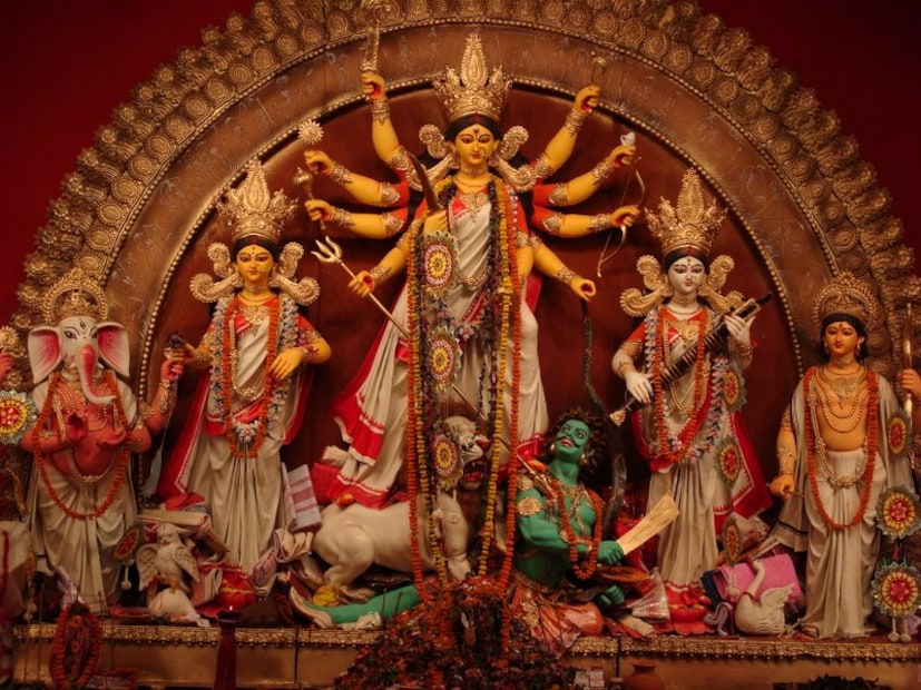 • সপ্তমী – সপ্তমী তিথি আরম্ভ – বাংলার – ২৪ আশ্বিন, সোমবার। ইং – ১১ অক্টোবর, সোমবার। সময় – রাত্রি শেষ ৪ টে ০৩ মিনিট ০৫ সেকেন্ড। সপ্তমী তিথি শেষ – বাংলার – ২৫ আশ্বিন, মঙ্গলবার। ইং – ১২ অক্টোবর, মঙ্গলবার। সময় – রাত্রি ১ টা ৪৬ মিনিট ৩৩ সেকেন্ড। পূর্বাহ্ণ ৯ টা ২৬ মিনিট ৫৭ সেকেন্ড মধ্যে কিন্তু বারবেলানুরোধে ৭ টা ০১ মিনিট ৪৯ সেকেন্ড মধ্যে, পুনরায় ৮ টা ২৮ মিনিট ৫৪ সেকেন্ড থেকে পূর্বাহ্ণ মধ্যে শ্রী শ্রী শারদীয়া দুর্গাদেবীর নবপত্রিকা প্রবেশ স্থাপন, সপ্তম্যাদি কল্পারম্ভ ও সপ্তমী বিহিত পূজা প্রসস্তা।