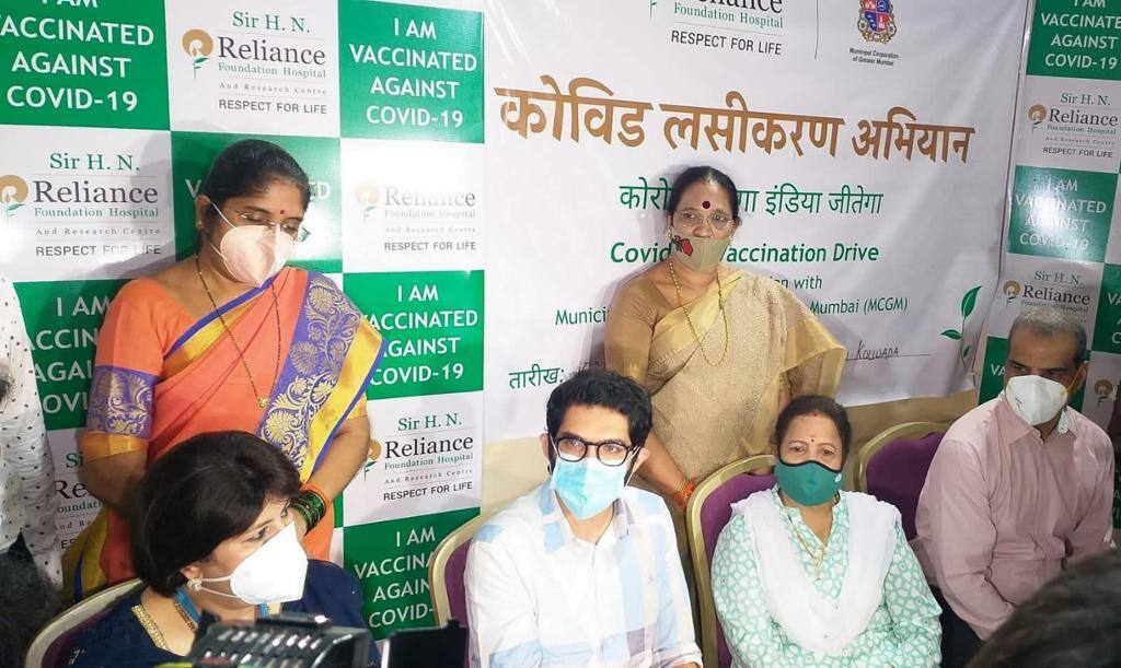 Maharashtra Tourism & Environment Minister Sh Aditya Thackeray inaugurating Reliance Foundation’s (RF) free COVID-19 vaccination drive for Mumbai’s underprivileged communities on Monday