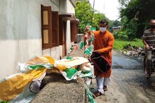 রাস্তায় পড়ে থাকে জাতীয় পতাকা, কুড়িয়ে মানুষকে শিক্ষা দেন বালির 'ফ্ল্যাগ ম্যান' রাস্তায় পড়ে থাকে জাতীয় পতাকা, কুড়িয়ে মানুষকে শিক্ষা দেন বালির 'ফ্ল্যাগ ম্যান'