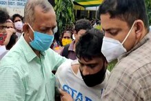 ১০-২০ টাকা দিলেই লক্ষ্মীর ভাণ্ডারের ফর্ম পূরণ, হাতেনাতে যুবককে ধরলেন গৌতম দেব! ১০-২০ টাকা দিলেই লক্ষ্মীর ভাণ্ডারের ফর্ম পূরণ, হাতেনাতে যুবককে ধরলেন গৌতম দেব!