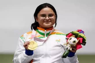 প্যারালিম্পিক্সে ইতিহাস, অসুস্থতাকে জয় করে দেশকে প্রথম সোনা দিলেন অবনী লেখারা!