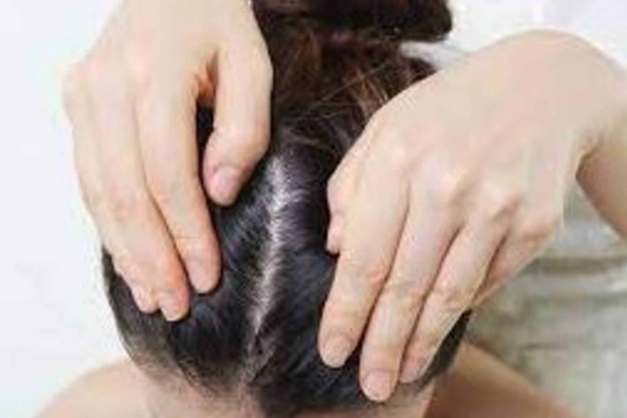 Hair care tips: চুলের গোড়ায় ঘাম জমে সাজগোজ মাটি হয়? রইল ৫টি সহজ সমাধান