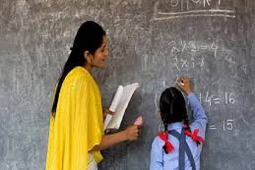 এছাড়াও ১০ বছর শিক্ষকতার অভিজ্ঞতা থাকতে হবে ৷ উচ্চমাধ্যমিক শিক্ষক হিসাবে কমপক্ষে ৮ বছরের অভিজ্ঞতা থাকতে হবে ৷ প্রতীকী ছবি ৷