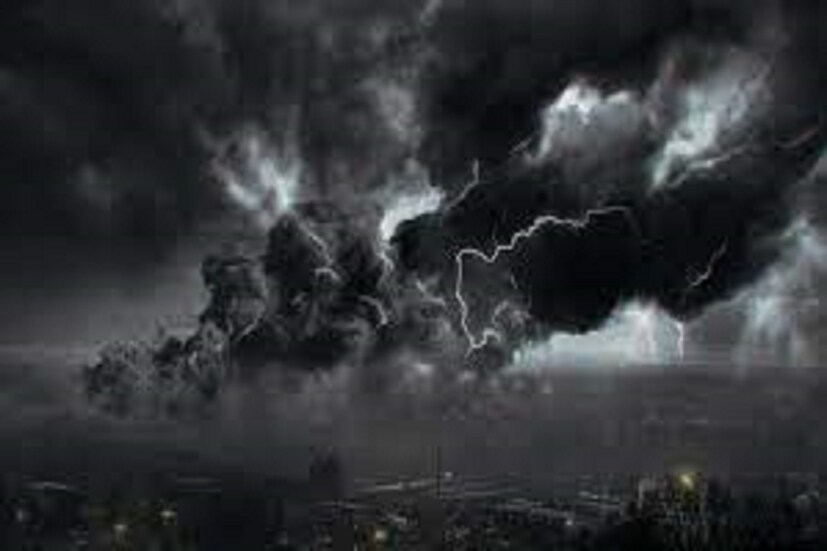 আবহাওয়ার পূর্বাভাস (West Bengal Weather News) জানাচ্ছে,  বঙ্গোপসাগরে নিম্নচাপ তৈরি হওয়ায় এখনই মুক্তি নেই বৃষ্টির (Rain Forecast) হাত থেকে ৷ কলকাতায় তেমন ভারী বৃষ্টির (Heavy Shower update) পূর্বাভাস না থাকলেও, আকাশ মেঘলা থাকবে৷ সঙ্গে থাকবে ঘর্মাক্ত গরম ৷ তবে উত্তরবঙ্গ আর দক্ষিণবঙ্গের বেশ কিছু জেলায় ভারী বৃষ্টি হতে পারে ৷ প্রতীকী ছবি ৷