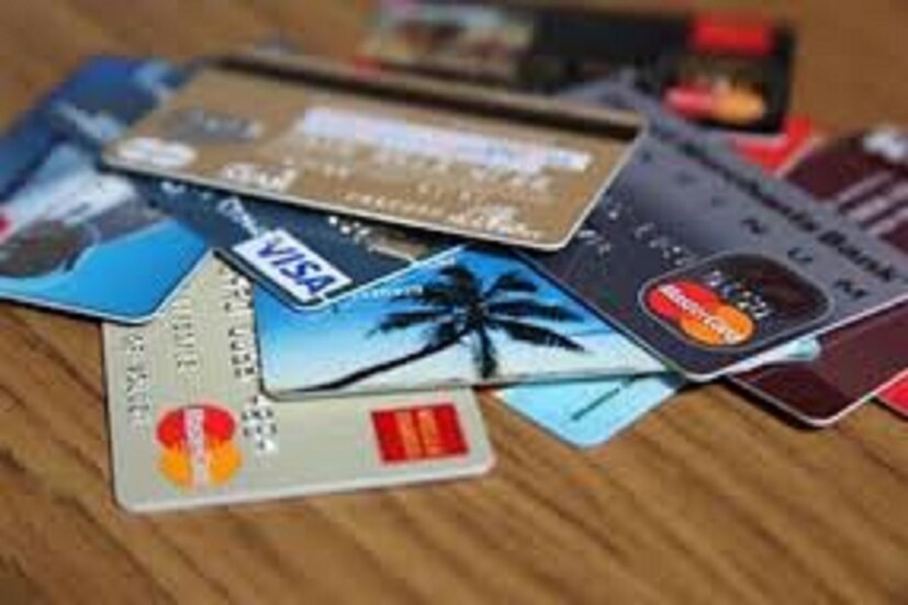 SBI Debit Cum ATM card হারিয়ে গেলে বা চুরি হয়ে গেলে সর্বপ্রথম কার্ডটি ব্লক করতে হয় ৷ কেননা অনেক সময় দেখতে পাওয়া গিয়েছএ কার্ড ছাড়াই লেনদেন সম্পাদিত হতে ৷ প্রতীকী ছবি ৷