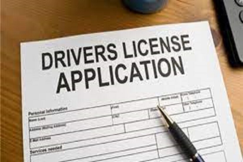 যেমন ঠিকানা পরিবর্তন (Address Change), লাইসেন্স পুননবীকরণ (License Renewal), ড্রাইভিং লাইসেন্স (Driving License), ডুপলিকেট বা নকল লাইসেন্স (Duplicate License), মালিকানা হস্তান্তর (Transfer of Ownership), যানবাহন নথিভুক্তকরণ (Vehicle Registration). প্রতীকী ছবি ৷