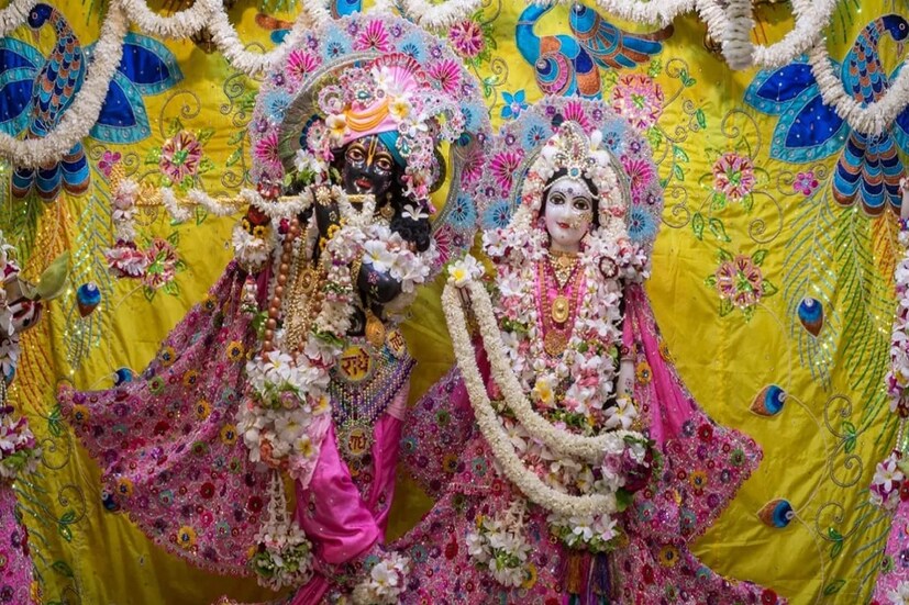 কোনও দম্পতি সন্তান চাইলে এই দিনটিকে শুভ বলে মনে করা হয়। ইচ্ছা খুব শীঘ্রই পূরণ হয় বলে বলা হয়ে থাকে। ৩০ অগাস্ট রাত ১১:৪৭ মিনিট থেকে ৩১ অগাস্ট ১২:৩২ মিনিটে পালিত হবে নিশীথ পুজো। সেই সময় ৪৫ মিনিট সময় হাতে থাকে পুজো পাঠের জন্য। এই সময় শ্রীকৃষ্ণের জন্ম হয় বলে ধরে নেওয়া হয়। 
