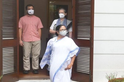 জুলাই মাসে দিল্লি গিয়ে সনিয়া এবং রাহুল গান্ধির সঙ্গে দেখা করেছিলেন মুখ্যমন্ত্রী৷ Photo-File