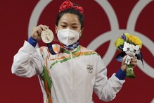 Tokyo Olympics: দুঃসময়ের সঙ্গী সেই ট্রাক ড্রাইভারদের বাড়িতে ডেকে সংবর্ধনা দিলেন রুপোজয়ী মীরাবাঈ চানু Tokyo Olympics: দুঃসময়ের সঙ্গী সেই ট্রাক ড্রাইভারদের বাড়িতে ডেকে সংবর্ধনা দিলেন রুপোজয়ী মীরাবাঈ চানু