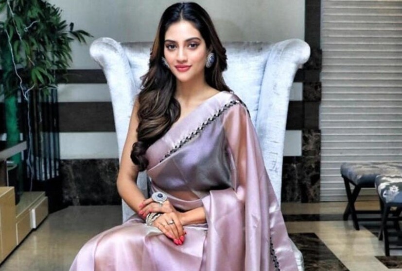 • নিখিলের সঙ্গে সম্পর্কের অবনতি হওয়ার পর থেকেই নুসরতের সঙ্গে অভিনেতা যশের প্রেমের গুঞ্জন শোনা যাচ্ছিল টলিপাড়ার অন্দরে । নায়িকা অন্তঃসত্ত্বা হওয়ার পর থেকে সেই গুঞ্জন আরও তীব্র হয় । কিন্তু আজ পর্যন্ত কখনওই যশের সঙ্গে তাঁর সম্পর্ক বা সন্তানের পিতৃপরিচয় নিয়ে মুখ খোলেননি নুসরত ।