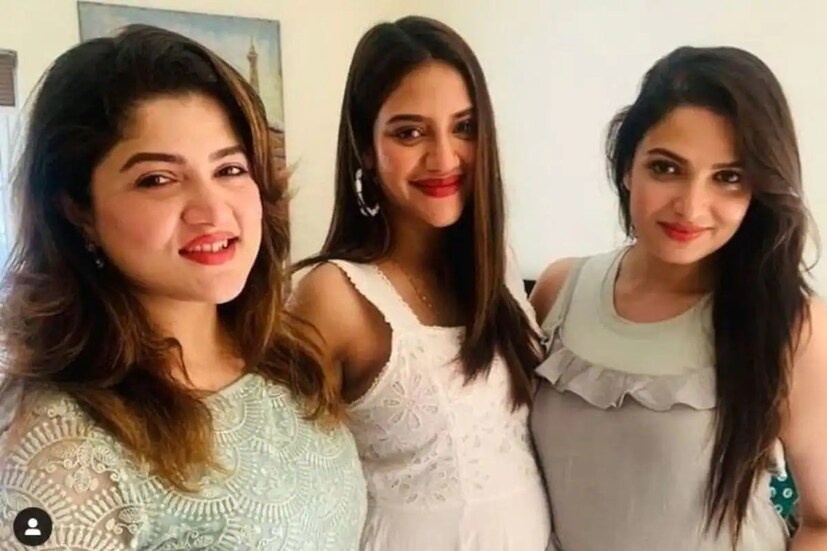 • এখনও ছেলের কোনও ছবি প্রকাশ্যে আনেননি নুসরত । এমনকি নিজের সোশ্যাল মিডিয়া হ্যান্ডেলে সন্তান হওয়ার খবরও তিনি শেয়ার করেননি । তবে হাসপাতাল সূত্রে জানা গিয়েছে, সন্তানকে চোখে হারাচ্ছেন নতুন মা । সর্বক্ষণ তাঁকে নিজের কাছে কাছে রাখছেন ।