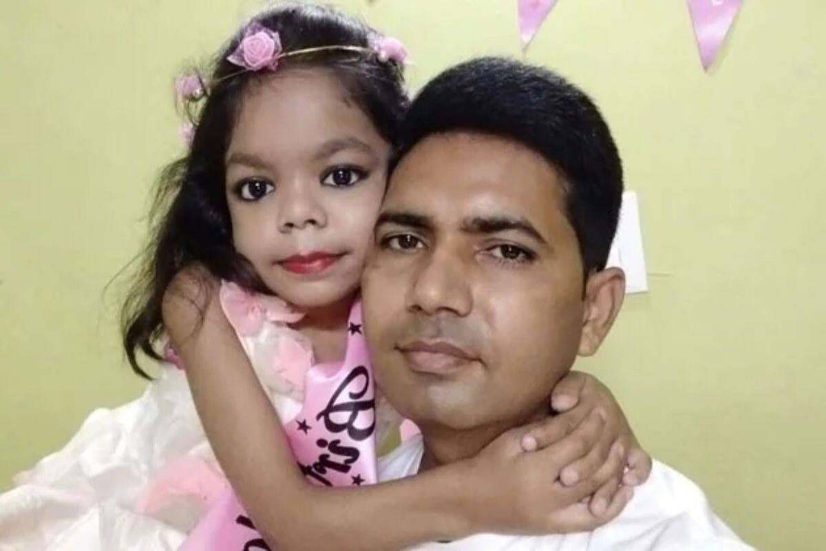 বাবা সুশীল কুমারের সঙ্গে ছোট্ট মেয়ে মাহি 