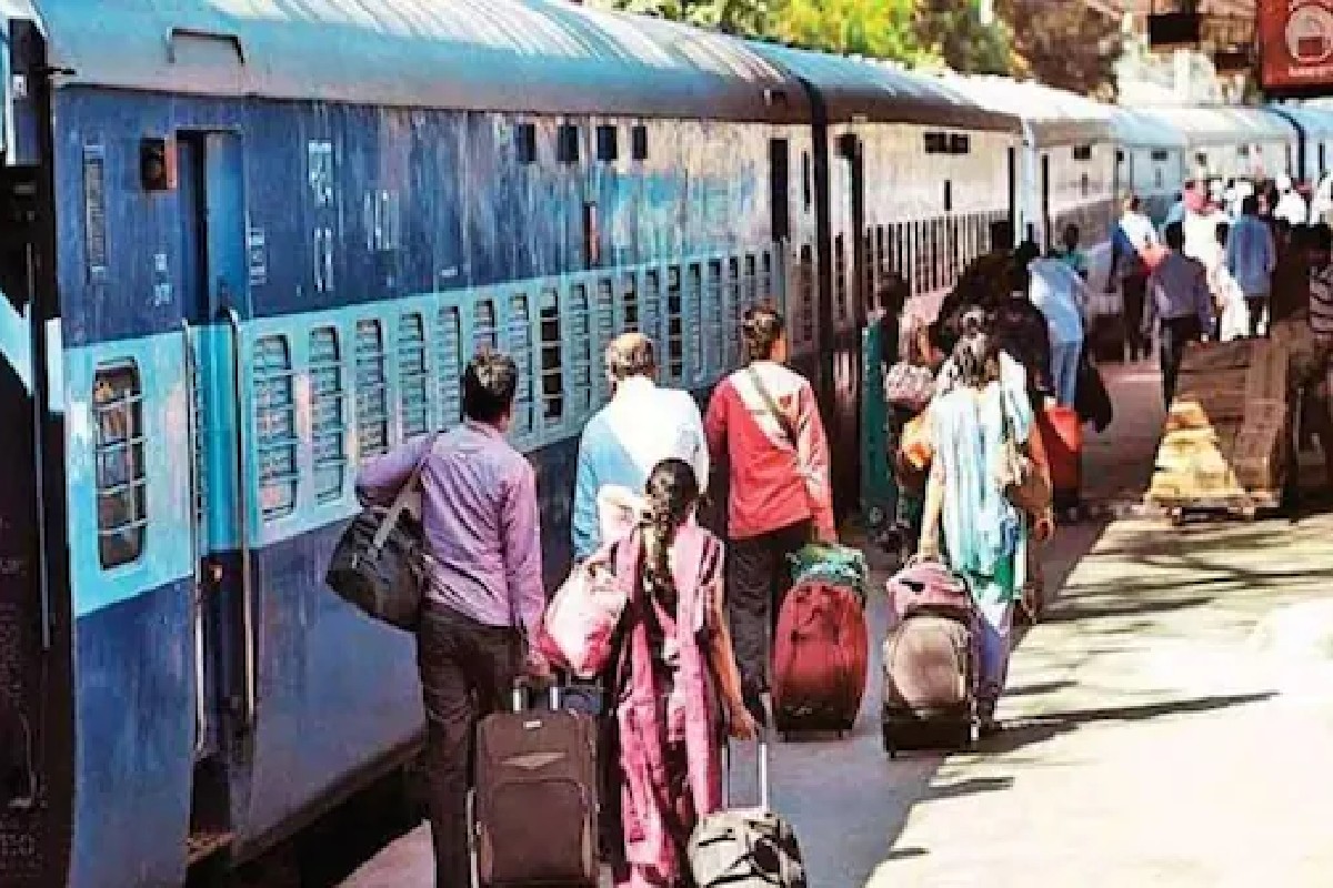 Indian Railways Ticket Transfer Rules: টিকিট কনফার্ম হলে এবার অন্য কেউ করতে পারবে সফর! নিয়মে বড় বদল রেলের