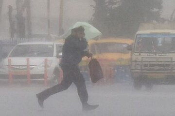 Weather Forecast: প্রবল বৃষ্টিতে ভাসতে চলেছে বাংলা সহ একাধিক রাজ্য,সতর্কতা জারি Weather Forecast: প্রবল বৃষ্টিতে ভাসতে চলেছে বাংলা সহ একাধিক রাজ্য,সতর্কতা জারি