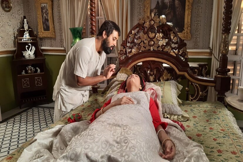 *'করুণাময়ী রানি রাসমণি' ধারাবাহিকে বিদায় নিয়েছেন রানিমা তথা দিতিপ্রিয়া। কিন্তু উত্তর পর্বেও রয়েছে একাধিক চমক। শুরু হয়েছে এক নতুন অধ্যায়। উত্তরপর্বে নানা ঘটনাক্রমের মধ্যে দিয়ে এগোচ্ছে ধারাবাহিকের গল্প। মা সারদা হিসেবে সন্দীপ্তা সেন ইতিমধ্যেই দর্শকের মনে জায়গা করে নিয়েছে।