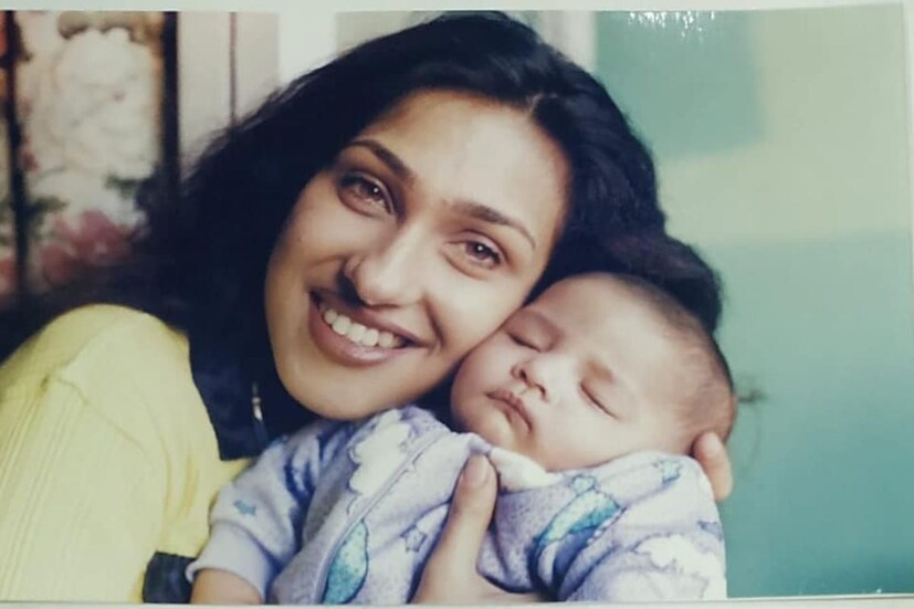 ছেলে অঙ্কন চক্রবর্তীর জন্মদিন ২৯ অগাস্ট। এই বিশেষ দিনে ছেলের প্রতি আবেগ, ভালবাসার কথা ইনস্টাগ্রামে শেয়ার করলেন ঋতুপর্ণা। যে ছবির পাতায় পাতায় উঁকি দিচ্ছে স্মৃতির আলেখ্য।