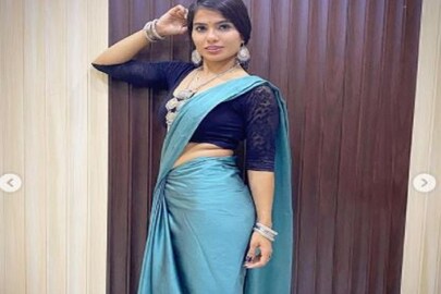শাড়িতে জিমনাস্টিক্স 
