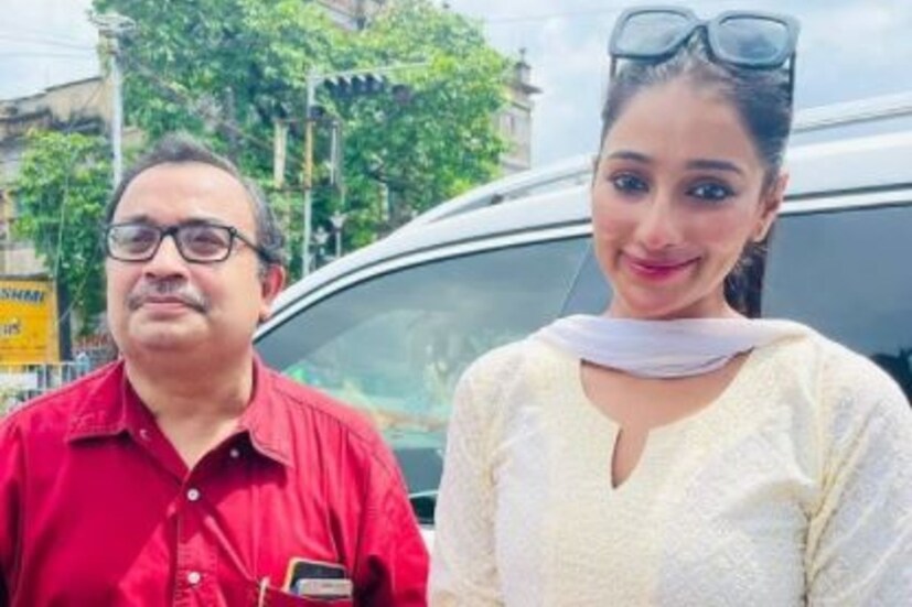 এদিন বাগবাজার পশুপাখির হাট সমিতির উদ্যোগে রক্তদান শিবিরে উপস্থিত থাকতেই পৌঁছে গিয়েছিলেন সায়ন্তিকা।