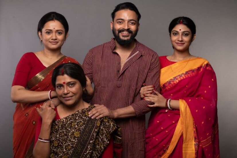 *এক কামরার বাড়িতে রাজু  তার নব বিবাহিত স্ত্রী এবং তার বাবা মা ছাড়াও থাকে রাজুর দিদি। রাজুর মায়ের মতনই দাপুটে সে, ঘরের সিংহ ভাগ তার দখলে। রাজু এবং তার নতুন বউয়ের মধ্যে কিছুই শুভকর সে ঘটতে দেয় না। এই ছবি নিয়ে সৌরভ জানালেন, “ মিটার ডাউনের কেন্দ্রীয় চরিত্র রাজুর মধ্যে মধ্যবিত্ত জীবনের সরলতা দেখতে পেয়েছি । বাঙালির জীবনে পারিবারিক মূল্যবোধটাই ম্যাটার করে দিনেশেষে।' 