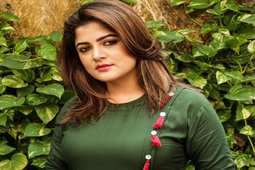 *যদিও করোনার জন্য বাইরে কোথাও যাওয়া হয়নি, বাড়িতে থেকেই সেলিব্রেট করেছেন তাঁরা। শ্রাবন্তীর বাবা ও মা এসেছিলেন। তবে শ্রাবন্তী বলছেন যে ছেলেকে পরীক্ষা পাসের গিফ্ট দেওয়া বাকি আছে। ১৪ অগস্ট অভিমন্যুরর জন্মদিন। সে দিন সব মিলিয়ে বড়সড় একটা গিফ্ট দেওয়ার পরিকল্পনা করেছেন তিনি। ছবিঃ সংগৃহীত। 