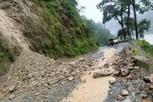 অবিরাম বৃষ্টি, একটানা ধসে বাংলা-সিকিম লাইফ লাইন বিপর্যস্ত